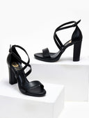 Πέδιλα με croosssover σχέδιο TFP - Μαύρο - thefashionproject.gr - TFP