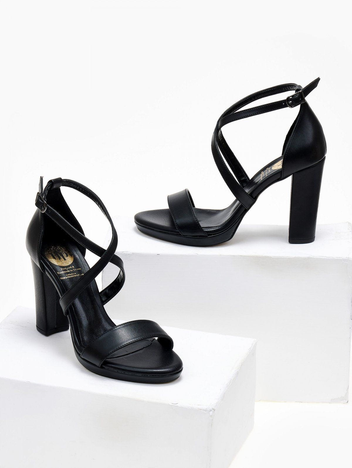 Πέδιλα με croosssover σχέδιο TFP - Μαύρο - thefashionproject.gr - TFP