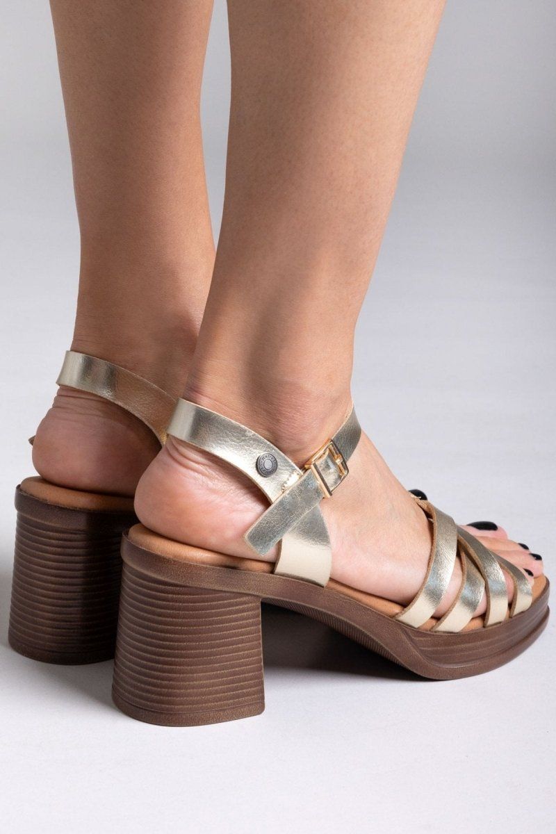 Πέδιλα με crossover λουράκια Refresh 172851 - Χρυσό - thefashionproject.gr - Refresh