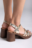 Πέδιλα με crossover λουράκια Refresh 172851 - Χρυσό - thefashionproject.gr - Refresh