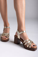 Πέδιλα με crossover λουράκια Refresh 172851 - Χρυσό - thefashionproject.gr - Refresh