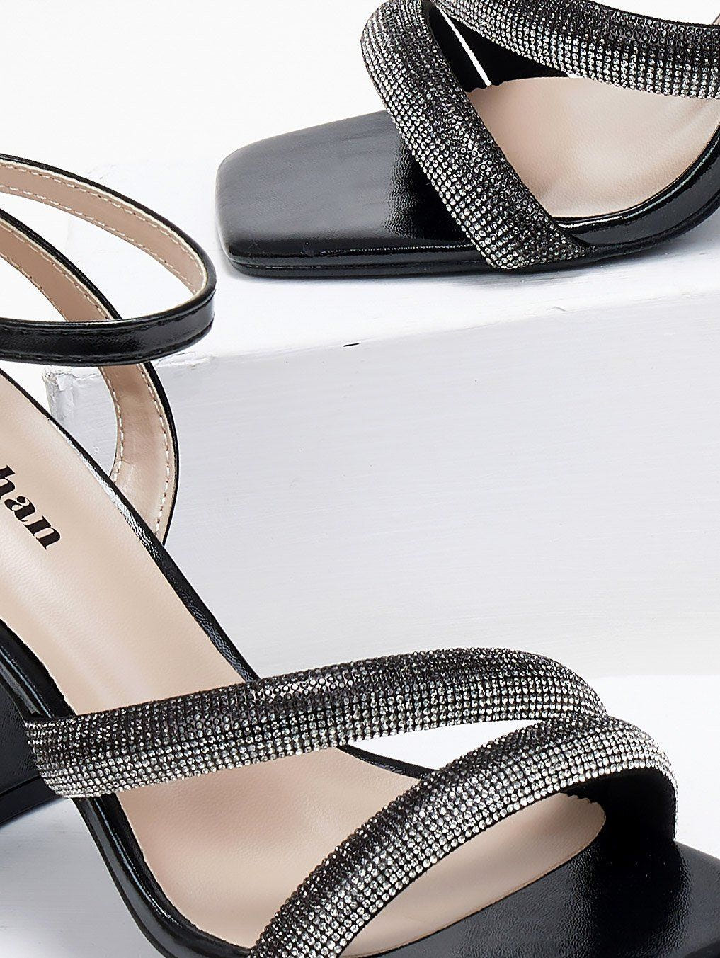 Πέδιλα με φαρδιές στρας φάσες - Μαύρο - thefashionproject.gr - Stephan