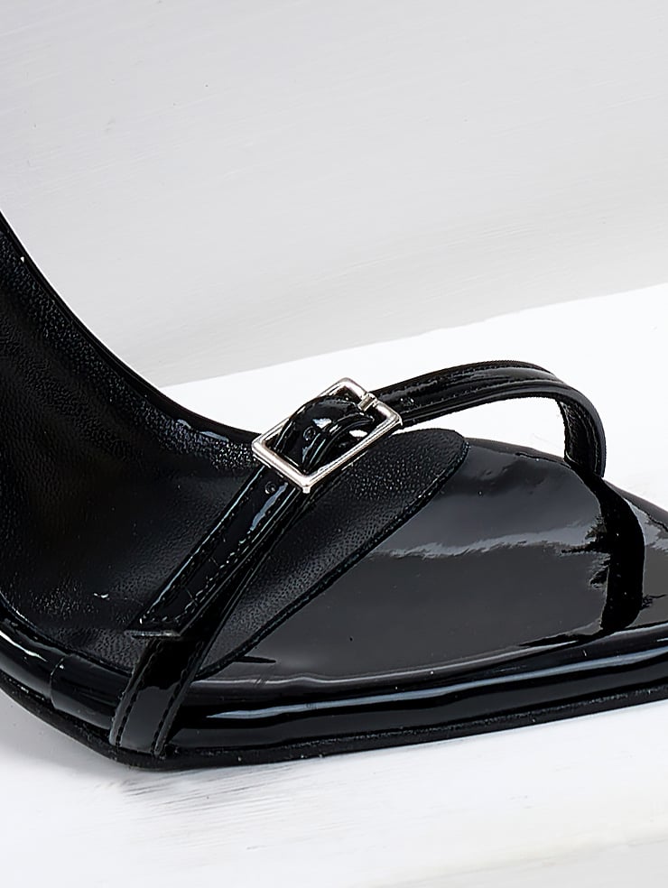 Πέδιλα με λεπτό λουράκι TFP - Μαύρο - thefashionproject.gr - TFP