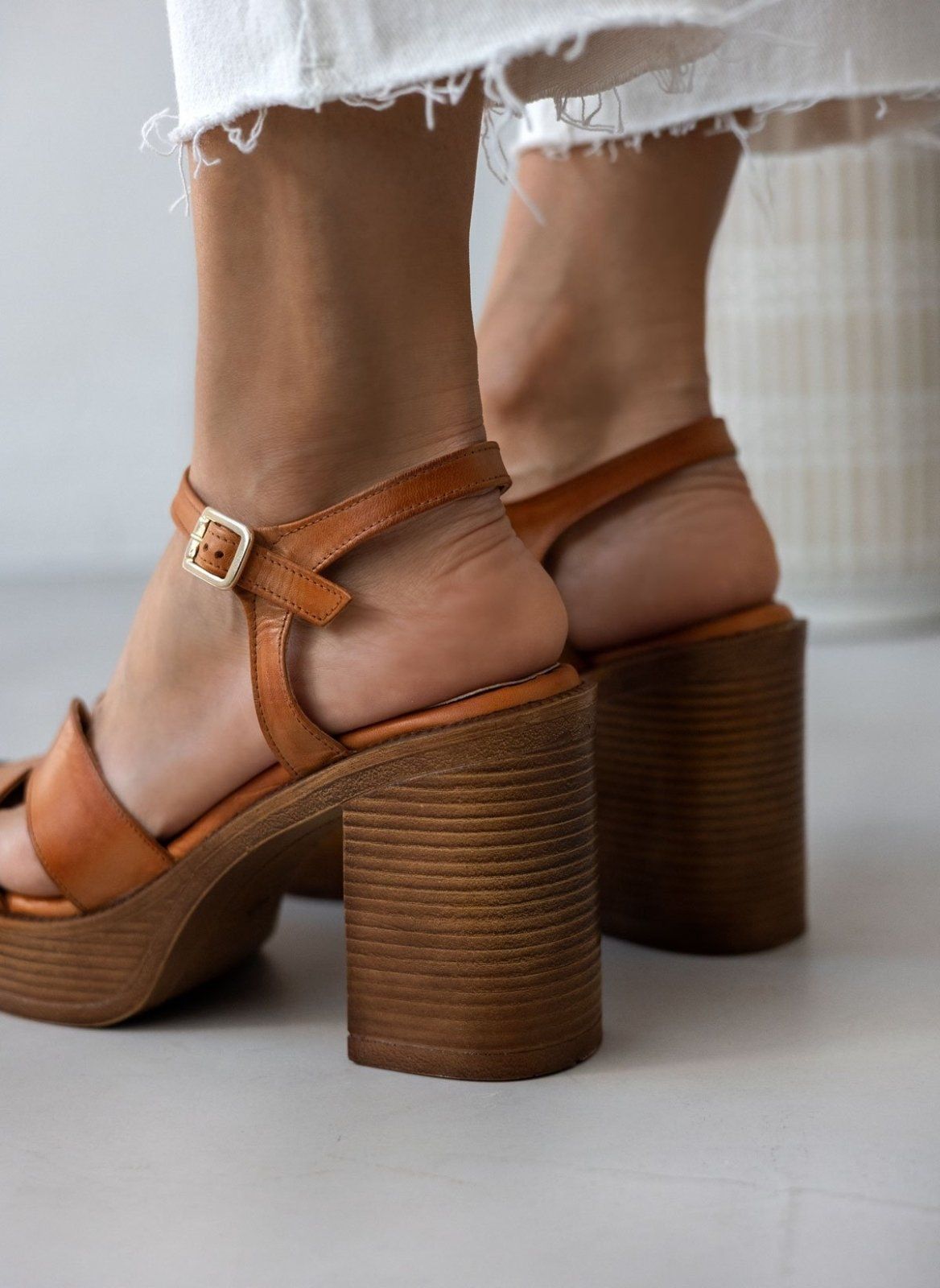 Πέδιλα με μπαρέτα δερμάτινα tfp - Ταμπά - thefashionproject.gr - TFP