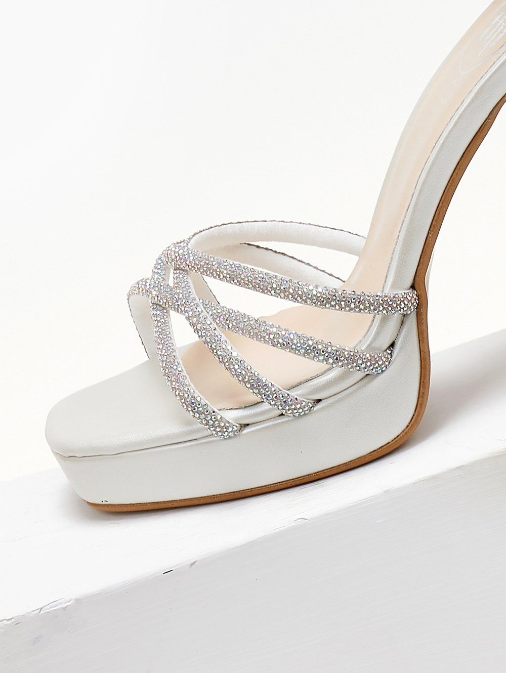 Πέδιλα με μπαρέτα και στρας tfp - Λευκό - thefashionproject.gr - TFP