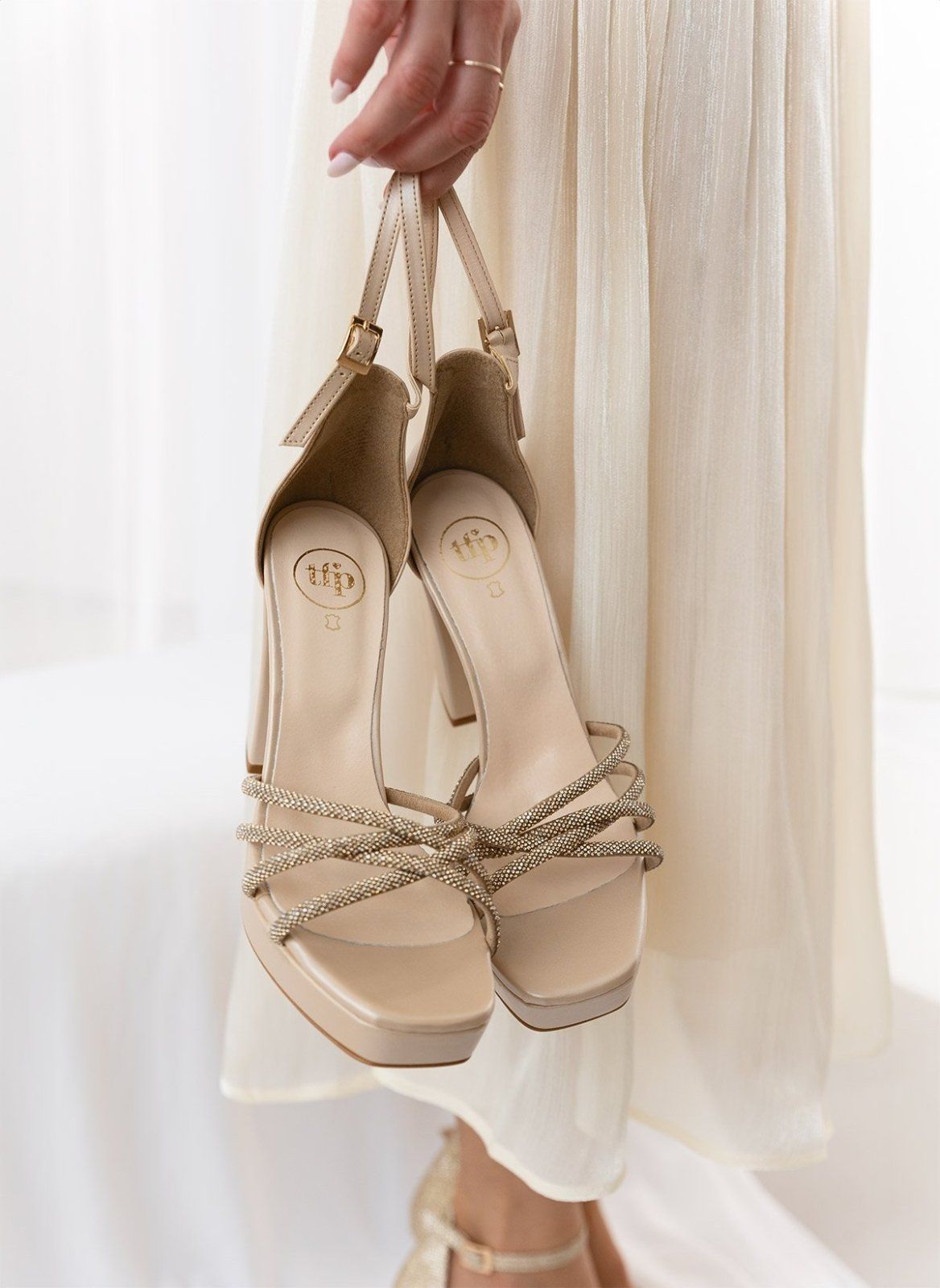 Πέδιλα με μπαρέτα και στρας tfp - Μπεζ - thefashionproject.gr - TFP