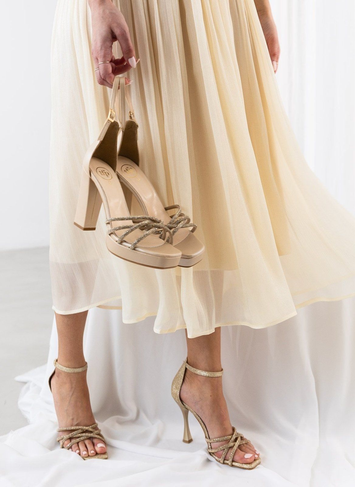 Πέδιλα με μπαρέτα και στρας tfp - Μπεζ - thefashionproject.gr - TFP