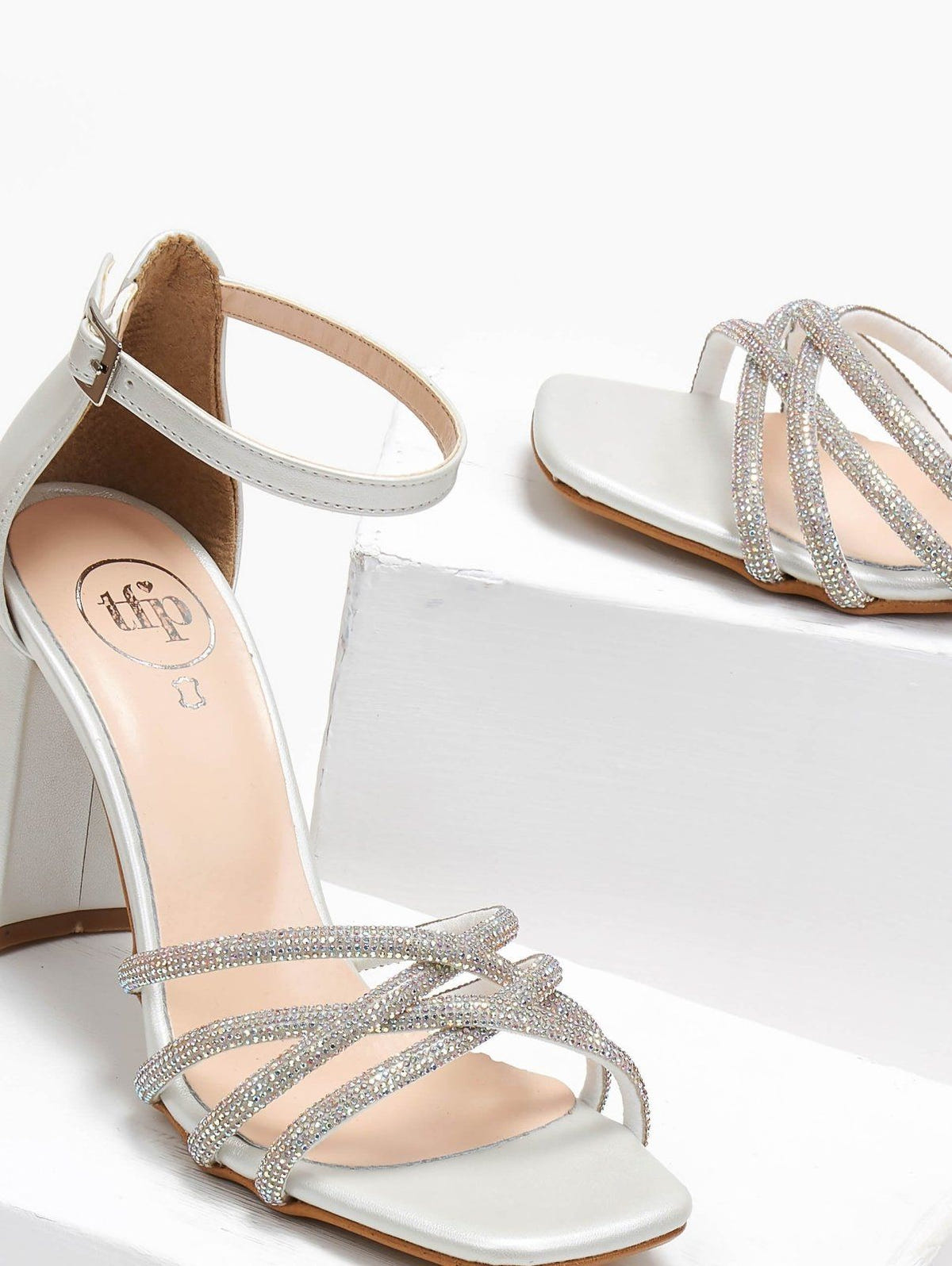 Πέδιλα με μπαρέτα και strass TFP - Λευκό - thefashionproject.gr - TFP