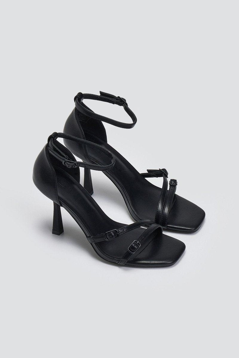 Πέδιλα με μπαρέτα ONLY 15340888 - Μαύρο - thefashionproject.gr - ONLY