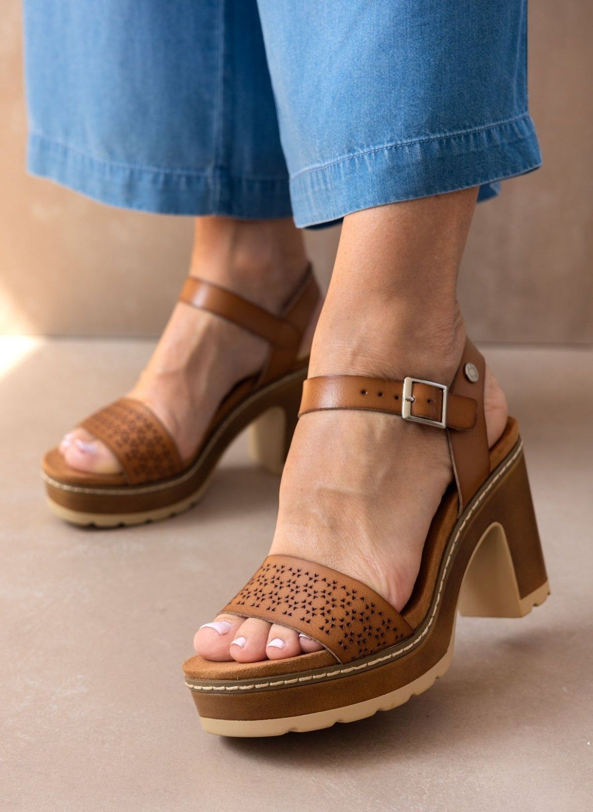 Πέδιλα με μπαρέτα Refresh 171782 - Τάουπε - thefashionproject.gr - Refresh