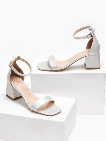 Πέδιλα με μπαρέτα TFP - Λευκό - thefashionproject.gr - TFP