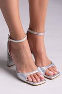 Πέδιλα με pattern TFP - Ασημί - thefashionproject.gr - TFP