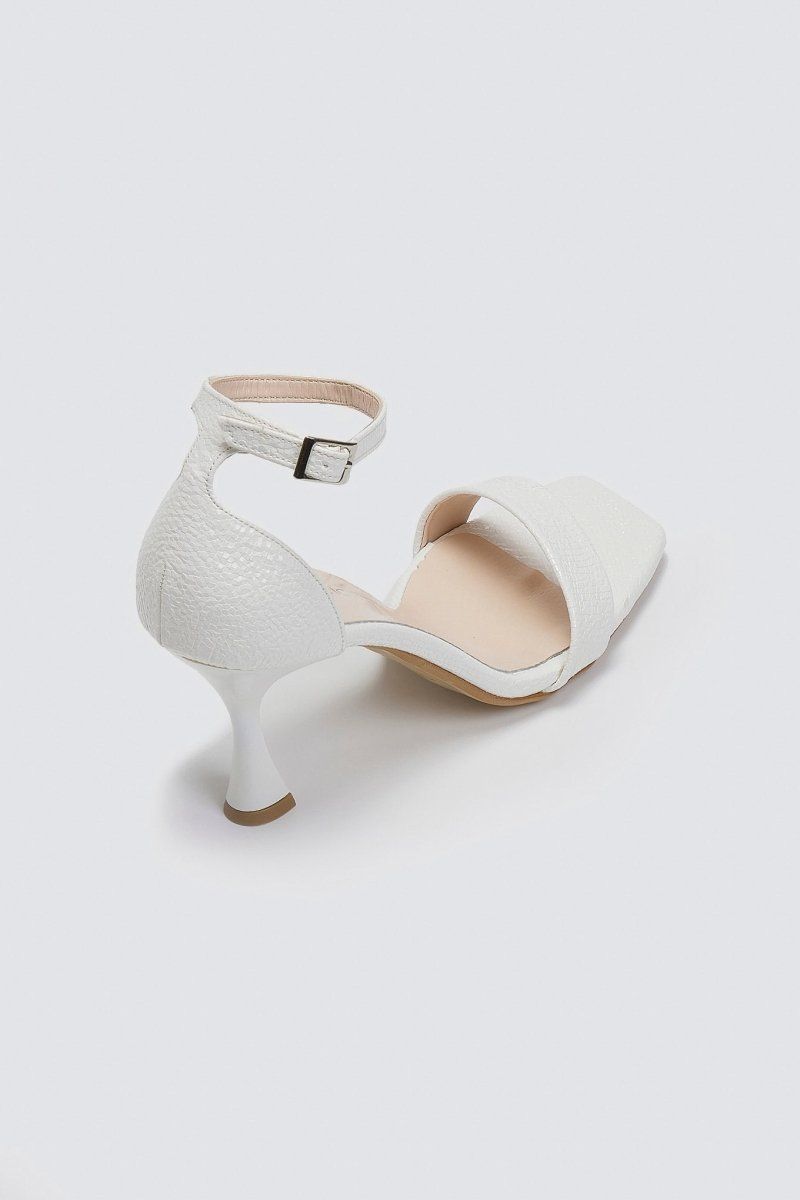 Πέδιλα με pattern TFP - Λευκό - thefashionproject.gr - TFP
