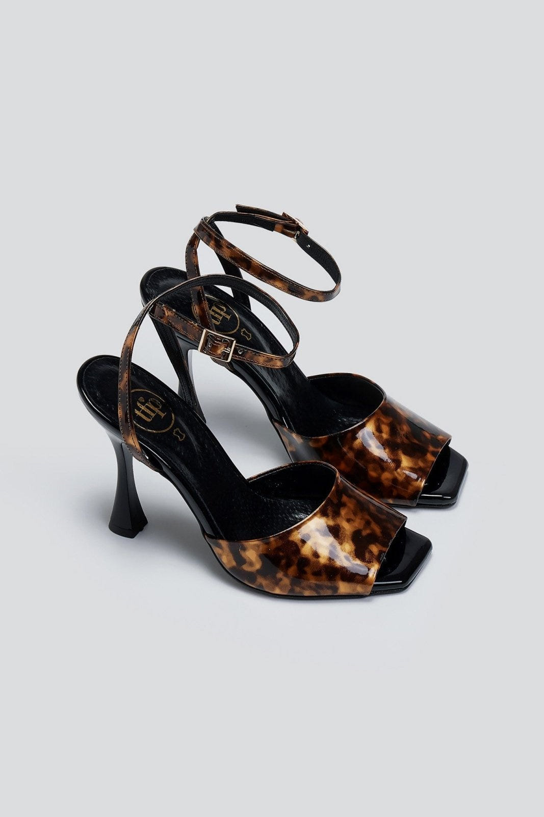 Πέδιλα με print ταρταρούγα και μπαρέτα TFP - Κάμελ - thefashionproject.gr - TFP