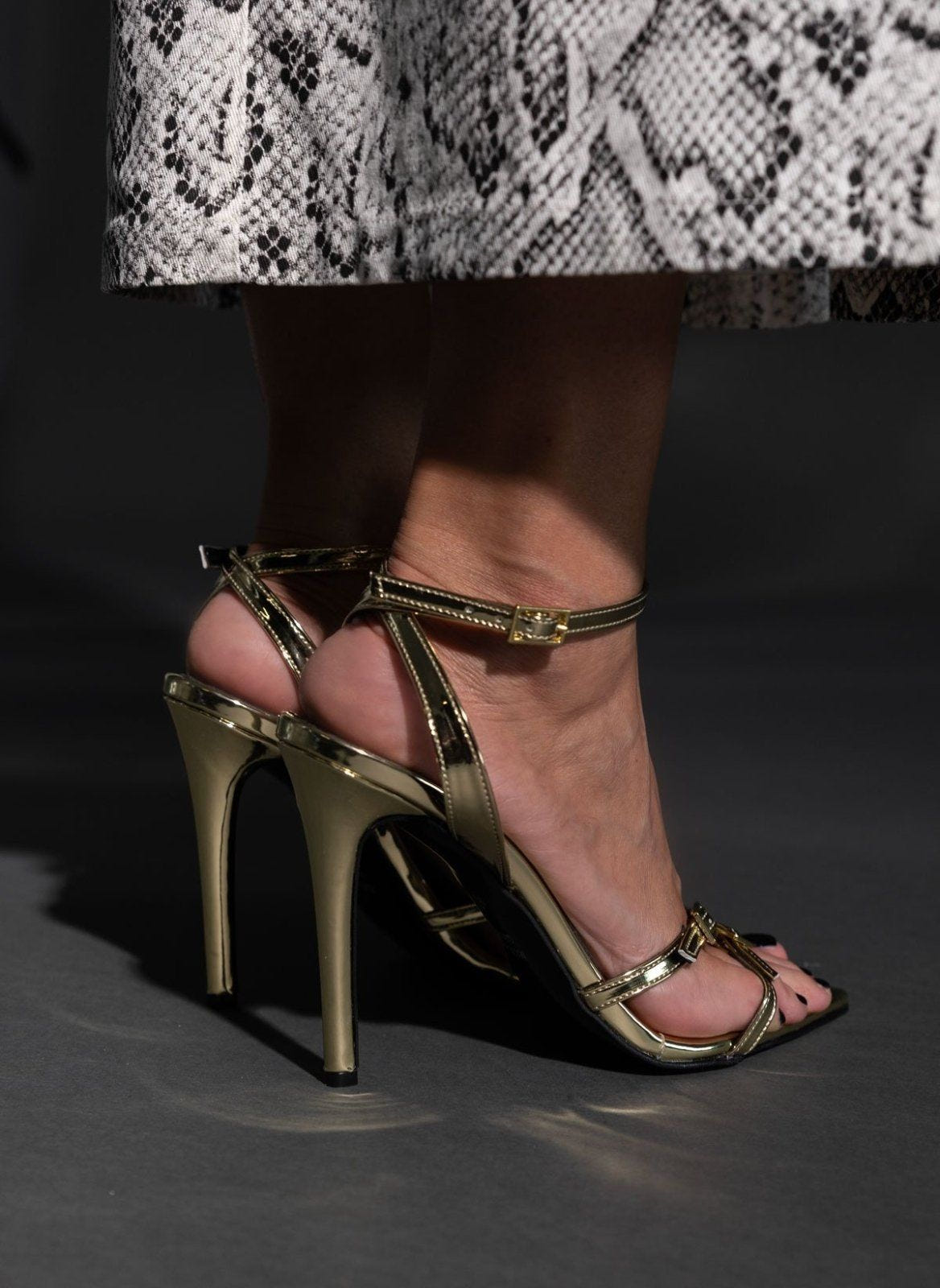 Πέδιλα μυτερά λουστρίνι TFP 75432 - Χρυσό - thefashionproject.gr - TFP