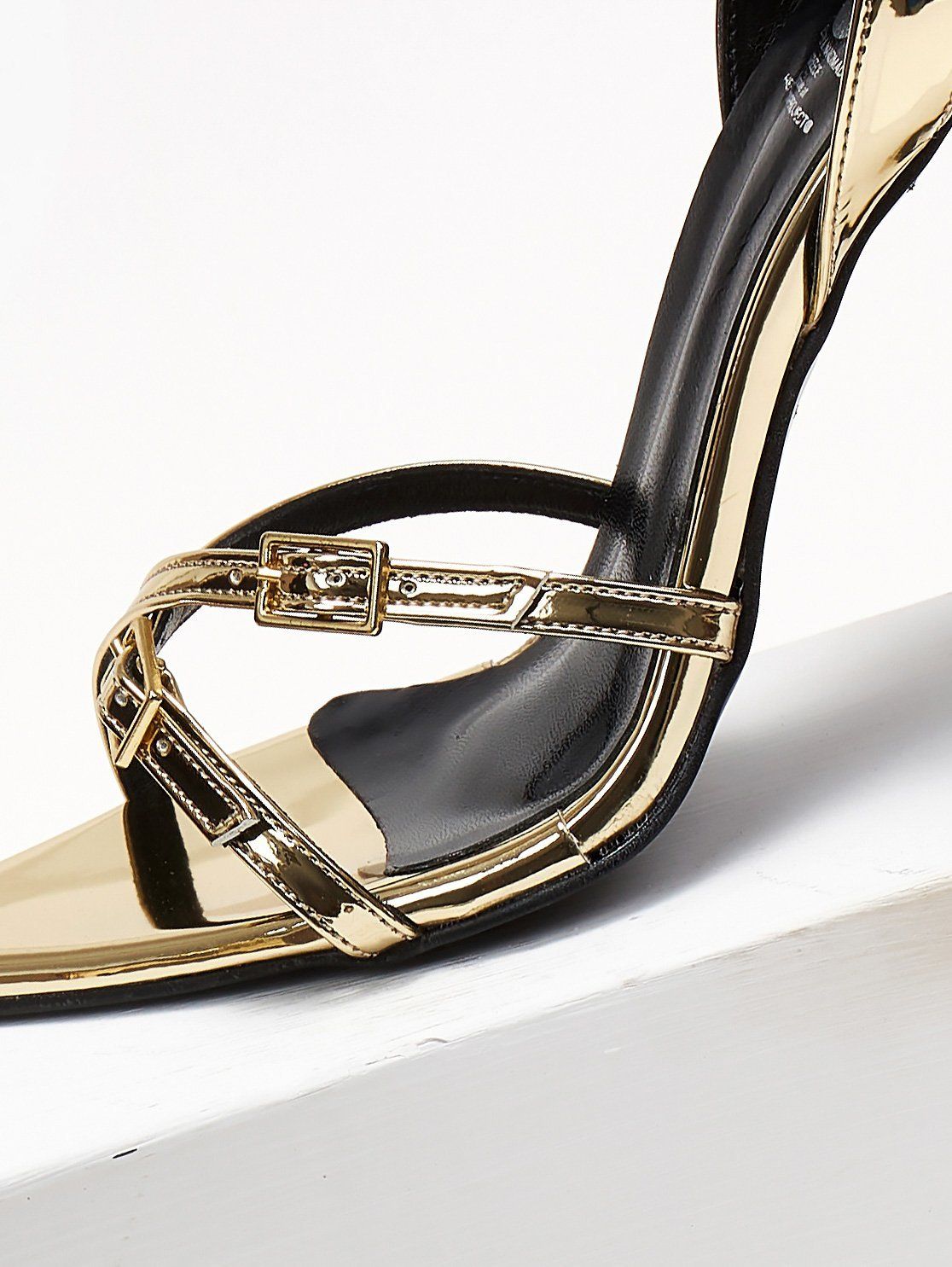 Πέδιλα μυτερά λουστρίνι TFP 75432 - Χρυσό - thefashionproject.gr - TFP