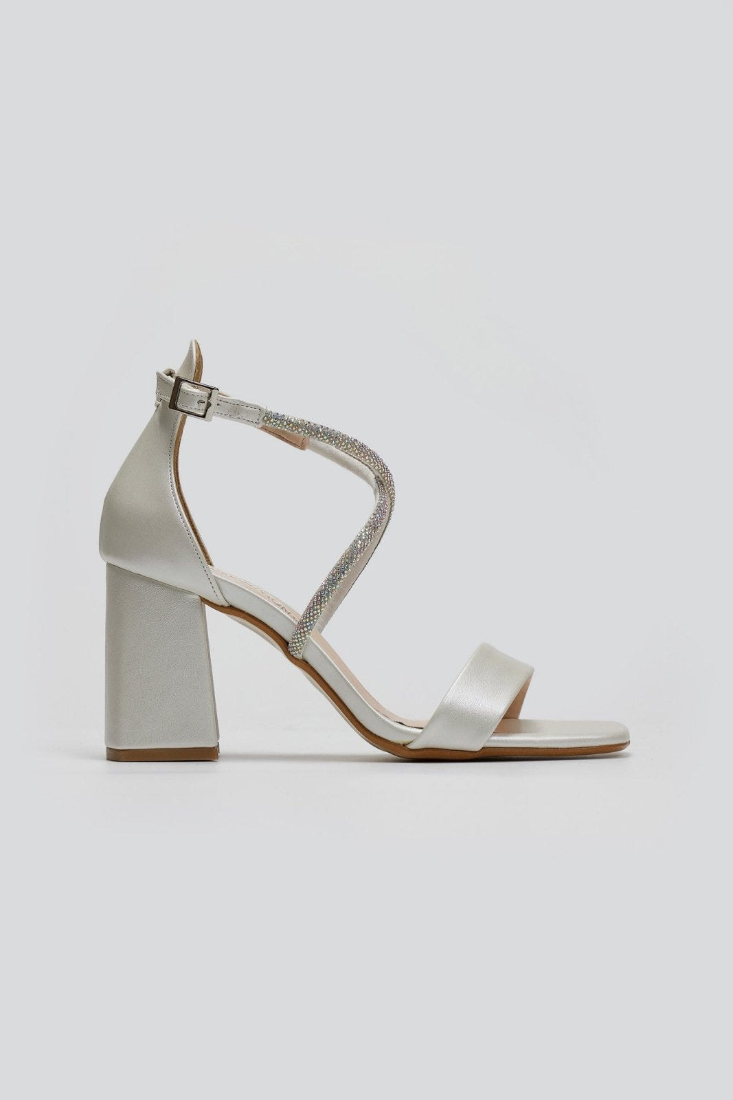 Πέδιλα σατέν crossover με στρας TFP - Λευκό Πέρλα - thefashionproject.gr - TFP