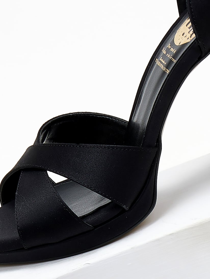 Πέδιλα σατέν με μπαρέτα TFP - Μαύρο - thefashionproject.gr - TFP