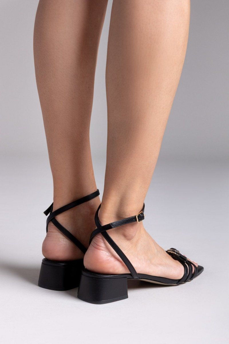 Πέδιλα χαμηλά με λεπτά λουράκια TFP - Μαύρο - thefashionproject.gr - TFP