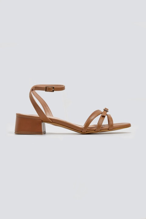 Sandalias de tiras con tacón bajo - Tostado