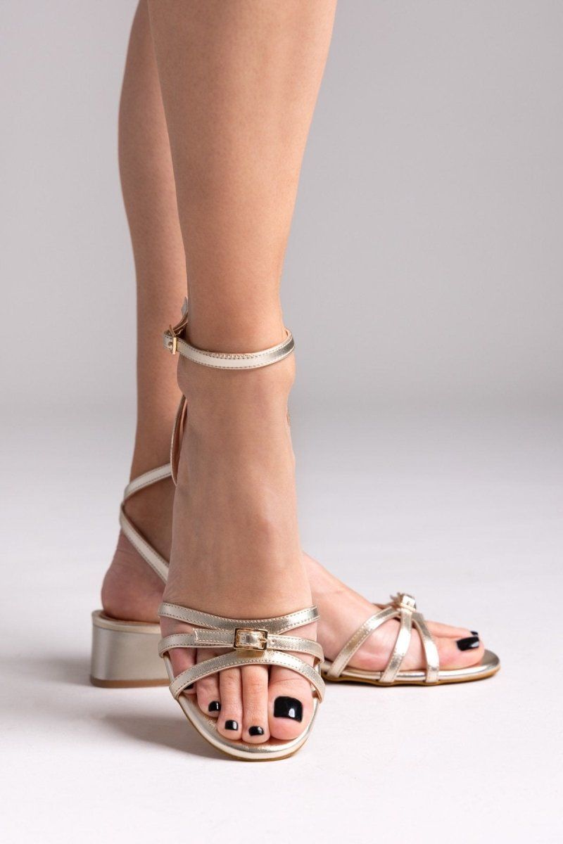 Πέδιλα χαμηλά με λουράκια TFP - Χρυσό - thefashionproject.gr - TFP