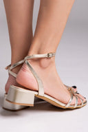 Πέδιλα χαμηλά με λουράκια TFP - Χρυσό - thefashionproject.gr - TFP