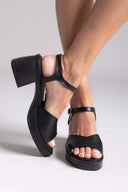 Πέδιλα χαμηλά με μπαρέτα TFP - Μαύρο - thefashionproject.gr - TFP