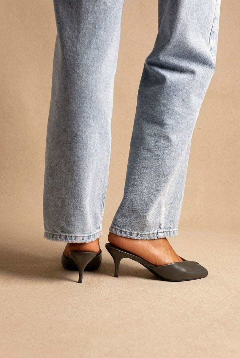 Stephan - Peep Toe Mules Kitten Heel - Olive Matte
