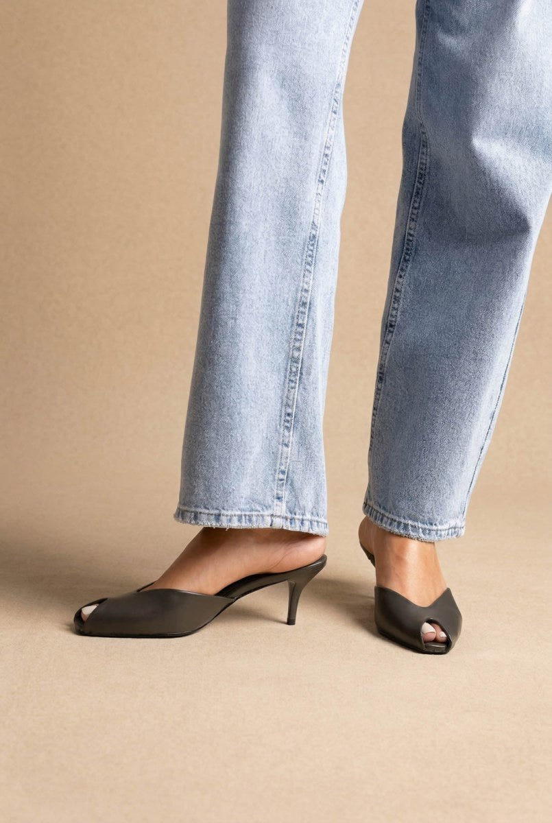 Stephan - Peep Toe Mules Kitten Heel - Olive Matte