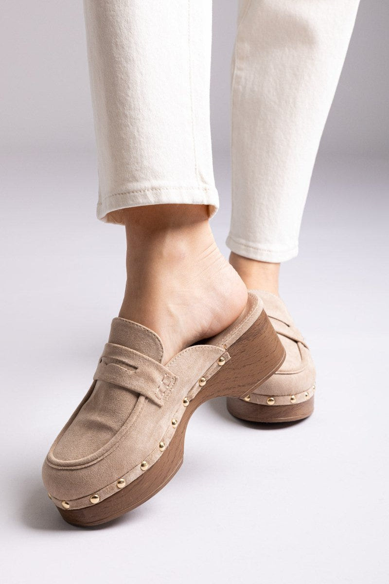 Ideal shoes - Platform Clogs Metallic Studs - Beige Suede