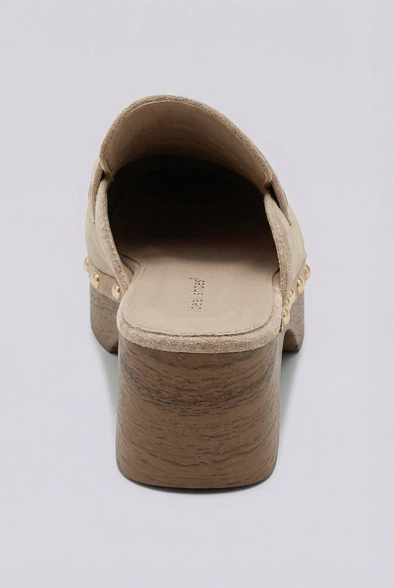 Ideal shoes - Platform Clogs Metallic Studs - Beige Suede