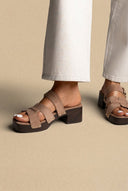 Ideal shoes - Platform Mules Block Heel - Taupe Suede