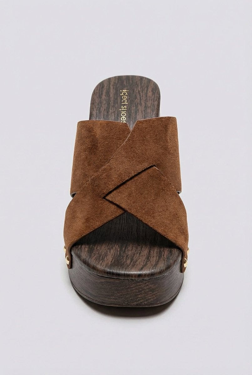 Ideal shoes - Platform Mules Stud Detail - Tan Suede
