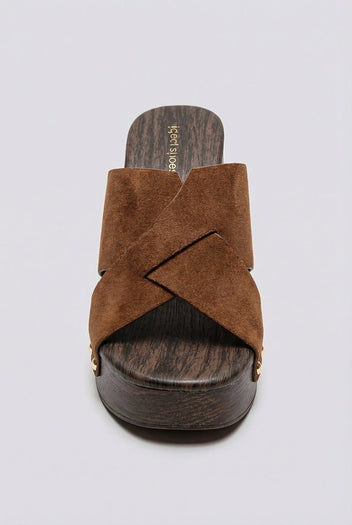 Ideal shoes - Platform Mules Stud Detail - Tan Suede