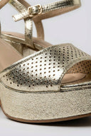 Ideal shoes - Platform Sandals Block Heel - Gold