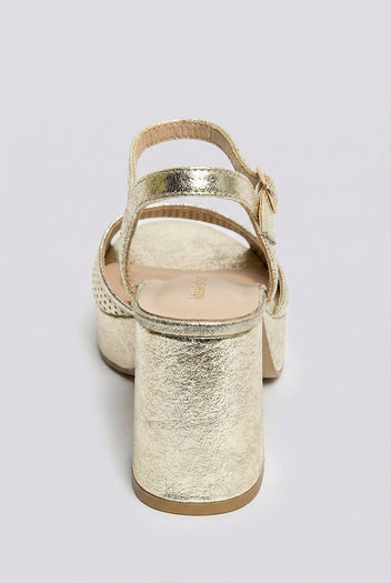 Ideal shoes - Platform Sandals Block Heel - Gold