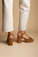 Ideal shoes - Platform Sandals Block Heel - Tan Suede