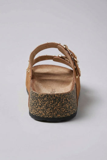 Ideal shoes - Platform Sandals Bold Buckles - Camel Suede