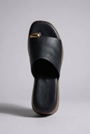 Ideal shoes - Platform Sandals Toe Ring - Black Matte