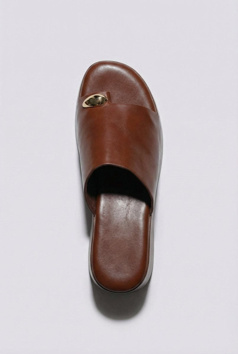 Ideal shoes - Platform Sandals Toe Ring - Dark Brown Matte