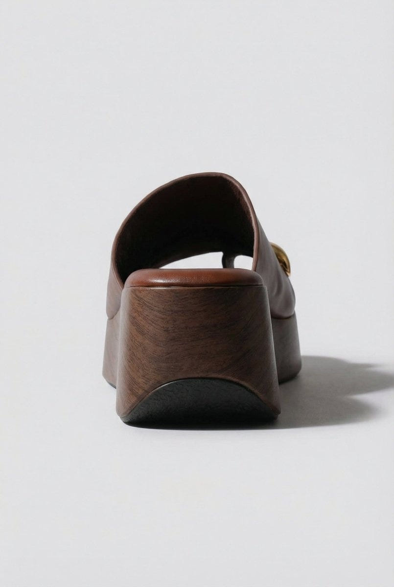 Ideal shoes - Platform Sandals Toe Ring - Dark Brown Matte