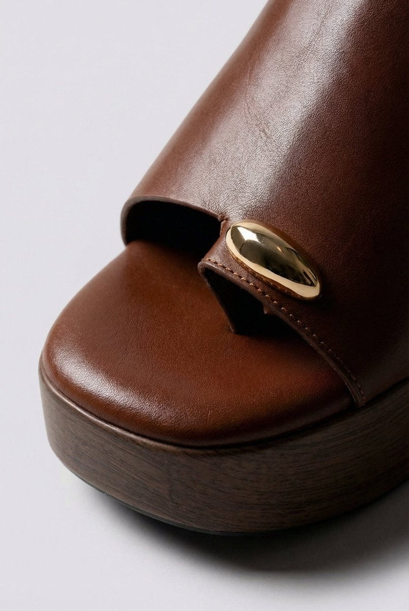 Ideal shoes - Platform Sandals Toe Ring - Dark Brown Matte