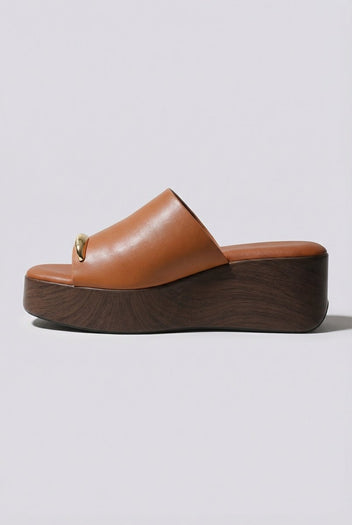 Ideal shoes - Platform Sandals Toe Ring - Tan Matte