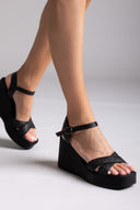 Πλατφόρμες crossover με ψάθα Estil - Μαύρο - thefashionproject.gr - Estil