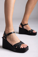 Πλατφόρμες crossover με ψάθα Estil - Μαύρο - thefashionproject.gr - Estil