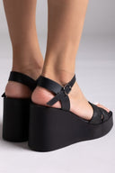 Πλατφόρμες crossover με ψάθα Estil - Μαύρο - thefashionproject.gr - Estil
