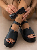 Πλατφόρμες δερμάτινες με άνοιγμα tfp - Μαύρο - thefashionproject.gr - TFP