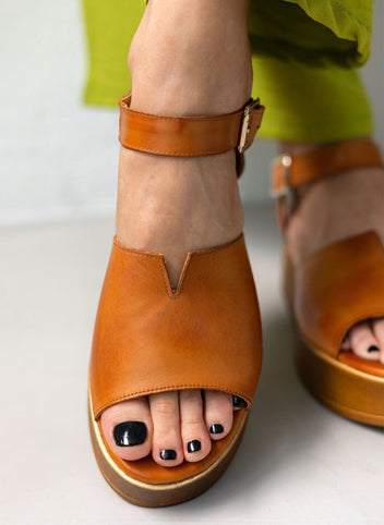 Πλατφόρμες δερμάτινες με άνοιγμα tfp - Ταμπά - thefashionproject.gr - TFP