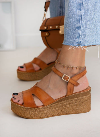 Πλατφόρμες δερμάτινες με μπαρέτα tfp - Ταμπά - thefashionproject.gr - TFP
