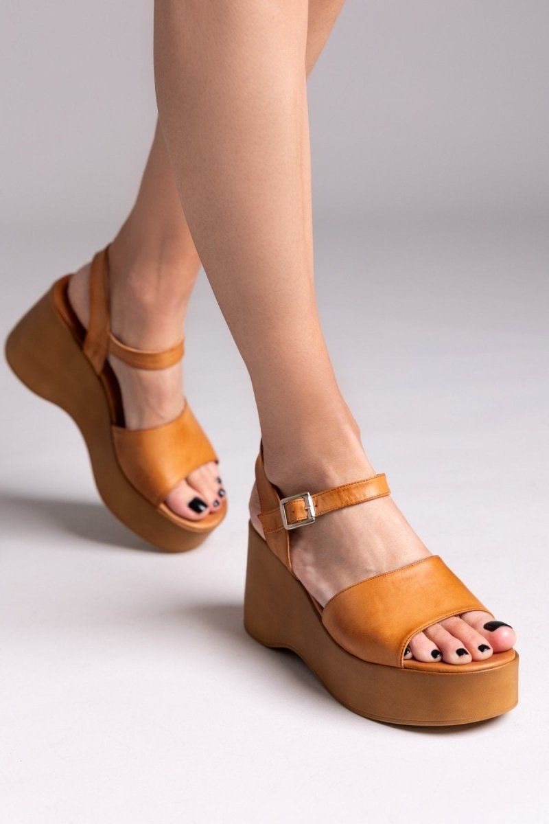Πλατφόρμες δερμάτινες με μπαρέτα TFP - Ταμπά - thefashionproject.gr - TFP